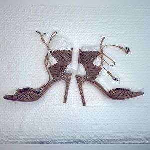 Dolce Vita- EUC- Gladiator style stilettos with feathers on ties